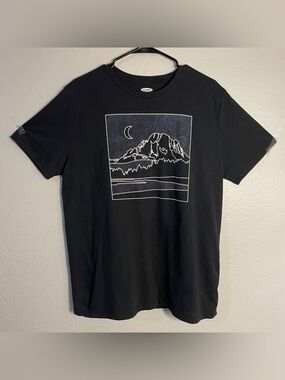 Old Navy black T-shirt Sz L. Graphic , soft-washed Mountain And Moon Cotton Poly